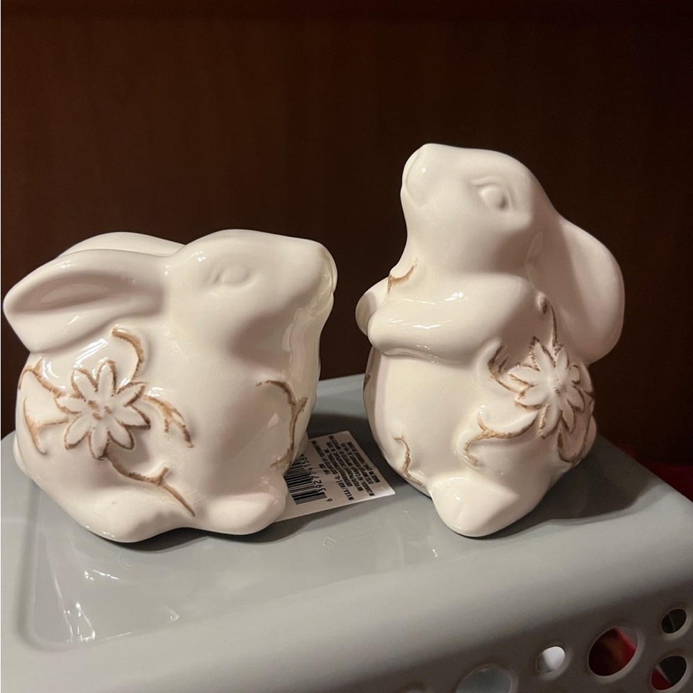 2 glass bunnies